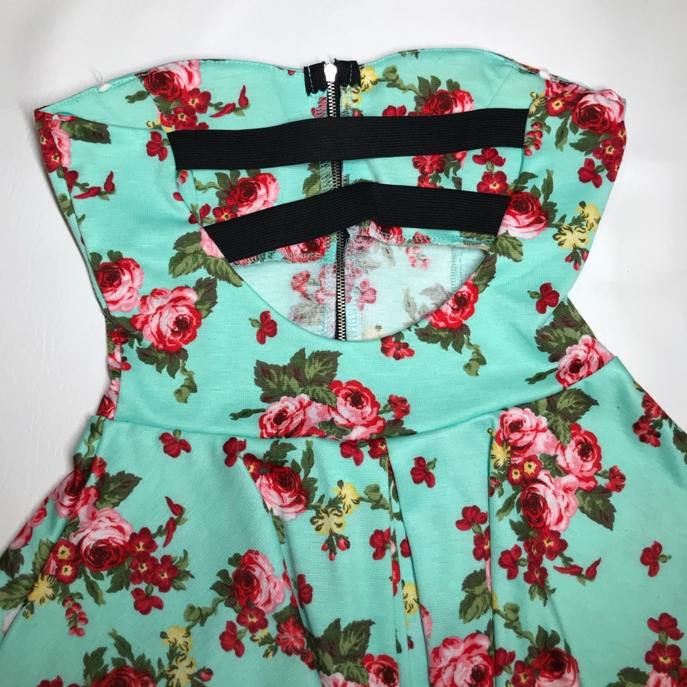 Topia Floral Design Ruffle Strapless Top - Picture 5 of 7